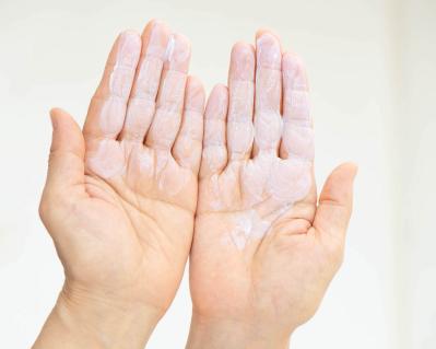 「汗でファンデがどろどろ…」55歳メイク崩れの悩み、ヘアメイク職人【化け子】の解決方法がすごい！（サムネイル画像6）