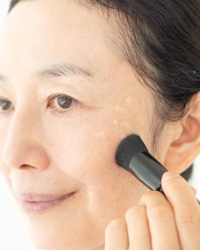 「汗でファンデがどろどろ…」55歳メイク崩れの悩み、ヘアメイク職人【化け子】の解決方法がすごい！（サムネイル画像19）