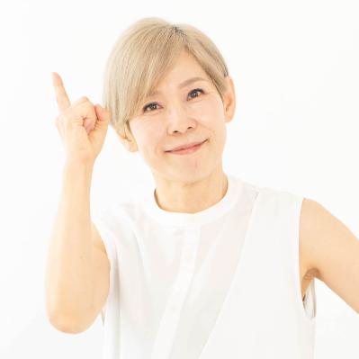 「皮脂で髪がペタンコ」の大人女性がやりがちなNG行為は？ヘアメイク職人【化け子】直伝！（サムネイル画像13）