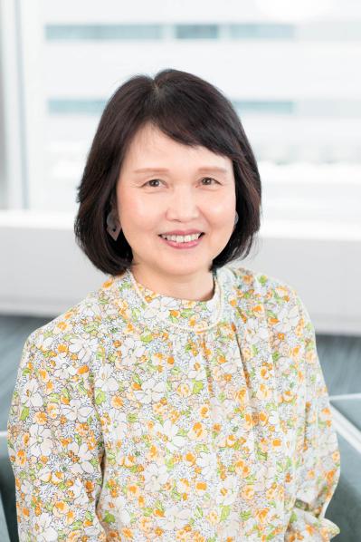 【50・60代読者モデル】の「目の不調」本音トーク！拡大鏡がないとメイクできない…（サムネイル画像6）