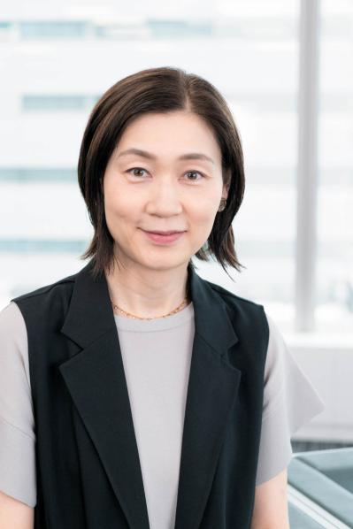 【50・60代読者モデル】の「目の不調」本音トーク！拡大鏡がないとメイクできない…（サムネイル画像3）