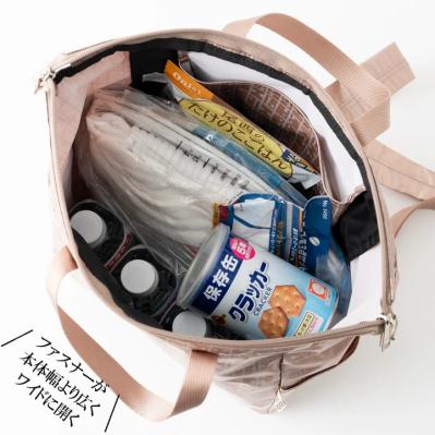 トートリュックのファスナーは本体幅より広く開く（サムネイル画像）