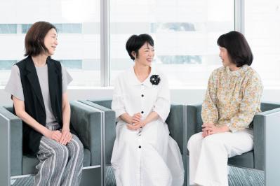 【50・60代読者モデル】の「目の不調」本音トーク！拡大鏡がないとメイクできない…