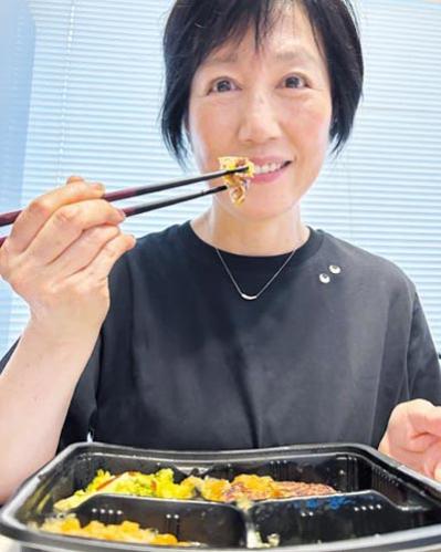 60代女性が選ぶ冷凍ミールのブランドは？「肉厚とんかつもヘルシーに味わえる！」【宅配おかずセットタイプ】を実食レポ（サムネイル画像15）
