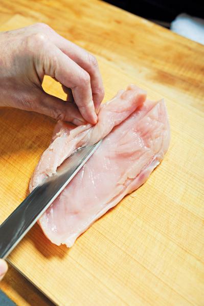 【笠原将弘さん直伝】鶏むね肉が驚くほどジューシー！鮮度の見極め方から 絶品「から揚げ」レシピまで（サムネイル画像3）