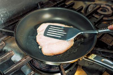 【笠原将弘さん直伝】鶏むね肉が驚くほどやわらかい！「しっとり照り焼き」「チキンカツ」（サムネイル画像4）