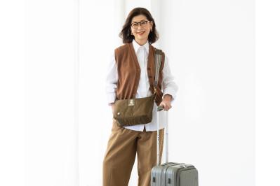 「50代からの旅行バッグはこれ！」スタイリストがすすめる【斜めがけ＆キャリーバッグ】の選び方