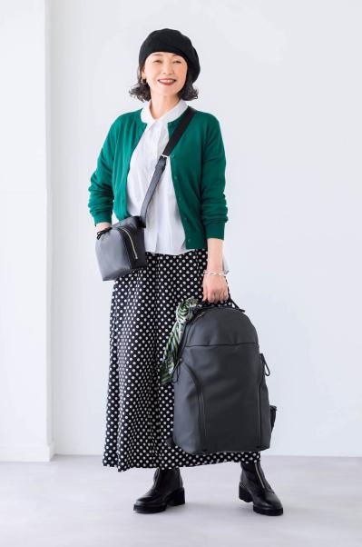 【斜めがけバッグ30選】50代の旅に必須の【斜めがけ＆リュック、キャリー、トート、ボストン】スタイリストが太鼓判を押す機能性とおしゃれ（サムネイル画像3）