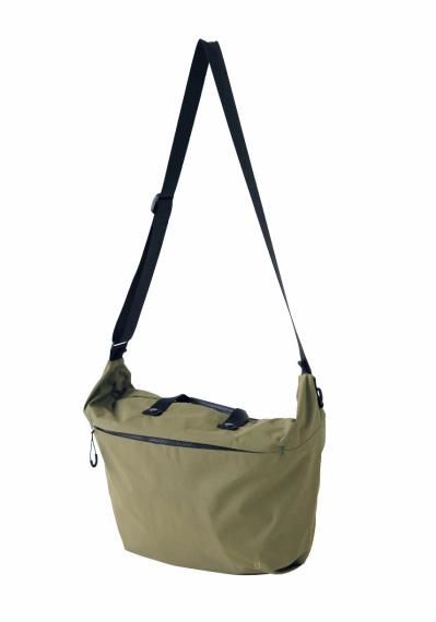 【50代からの旅バッグ】スタイリストイチオシの「斜めがけ＆リュック」【6選】疲れ知らずで使える逸品（サムネイル画像4）