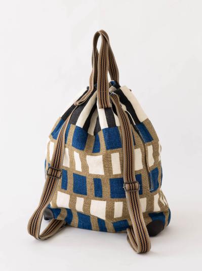 【斜めがけバッグ30選】50代の旅に必須の【斜めがけ＆リュック、キャリー、トート、ボストン】スタイリストが太鼓判を押す機能性とおしゃれ（サムネイル画像9）