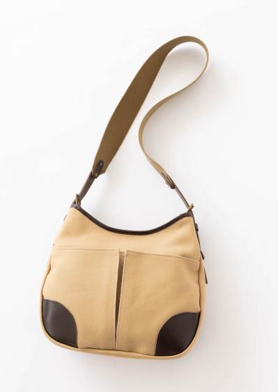 大人カジュアルな旅スタイルを格上げする「斜めがけ＆キャリー」はこれ！【50代におすすめの旅バッグ】（サムネイル画像4）