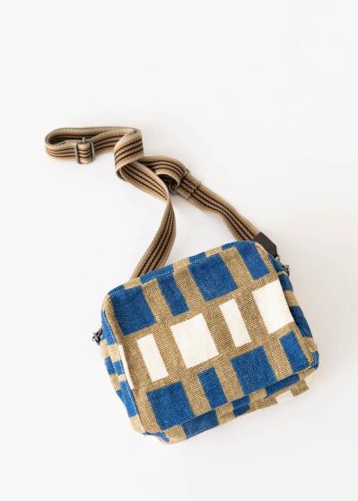 【斜めがけバッグ30選】50代の旅に必須の【斜めがけ＆リュック、キャリー、トート、ボストン】スタイリストが太鼓判を押す機能性とおしゃれ（サムネイル画像8）