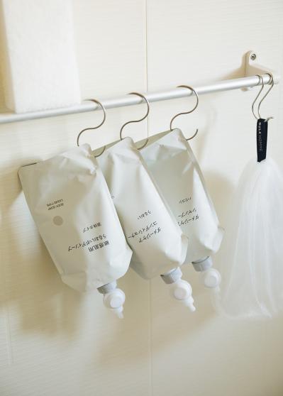 衣類は9着、収納は棚1段だけ。吊るし収納で家事がラクになるヒント【ミニマリスト・maiさん】（サムネイル画像3）