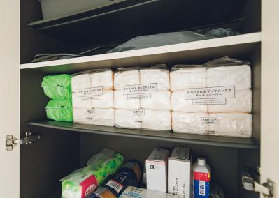 衣類は9着、収納は棚1段だけ。吊るし収納で家事がラクになるヒント【ミニマリスト・maiさん】（サムネイル画像4）