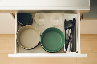 衣類は9着、収納は棚1段だけ。吊るし収納で家事がラクになるヒント【ミニマリスト・maiさん】