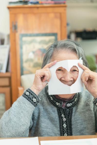 94歳の認知症の母が夢中になるスクラッチアートとは？ 介護する側のストレス発散にも（サムネイル画像3）