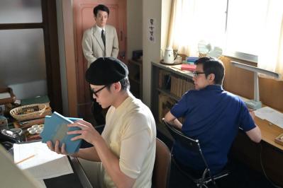 【あんぱん】アンパンマン誕生秘話。一言のセリフもなく目の力と背中で表現する北村匠海の演技が見事だ！（サムネイル画像2）