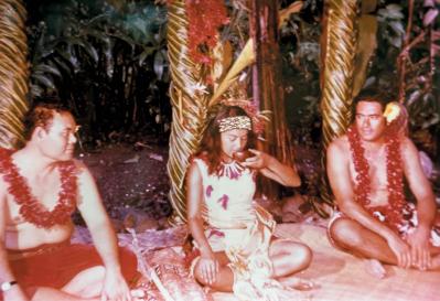 海外旅行の魅力を変えたレジェンド【兼高かおる】旅先でのワンピースファッションも！（サムネイル画像9）