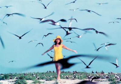 海外旅行の魅力を変えたレジェンド【兼高かおる】旅先でのワンピースファッションも！（サムネイル画像6）