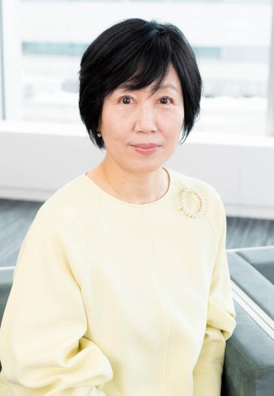 海外旅行の魅力を変えたレジェンド【兼高かおる】旅先でのワンピースファッションも！（サムネイル画像4）