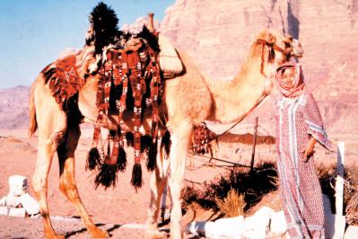 海外旅行の魅力を変えたレジェンド【兼高かおる】旅先でのワンピースファッションも！