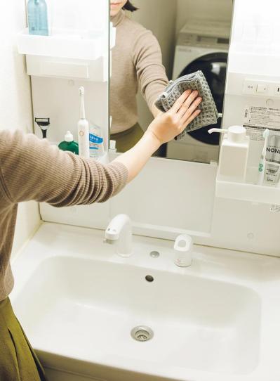 衣類は9着、収納は棚1段だけ。吊るし収納で家事がラクになるヒント【ミニマリスト・maiさん】（サムネイル画像2）