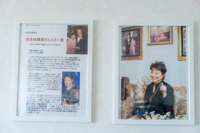 エミー賞　　カオリ・ナラ・ターナー（サムネイル画像）