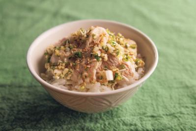 【笠原将弘さん流】忙しい日にぴったり！「のっけめし」2選「鯛ごま漬けごはん」「鶏しゃぶねぎだれごはん」