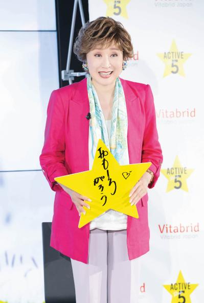 【小林幸子さん・71歳】ステージに立ち続けるために愛用中の「サプリ＆ネブライザー」とは？（サムネイル画像3）