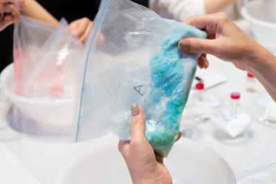 天然の精油が香る癒され空間での【オリジナルバスボムづくり】をレポート！（サムネイル画像15）