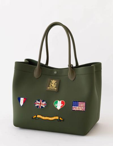 【斜めがけバッグ30選】50代の旅に必須の【斜めがけ＆リュック、キャリー、トート、ボストン】スタイリストが太鼓判を押す機能性とおしゃれ（サムネイル画像27）