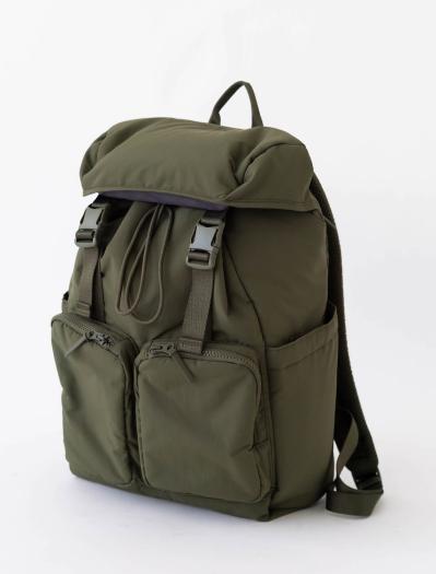 【斜めがけバッグ30選】50代の旅に必須の【斜めがけ＆リュック、キャリー、トート、ボストン】スタイリストが太鼓判を押す機能性とおしゃれ（サムネイル画像20）