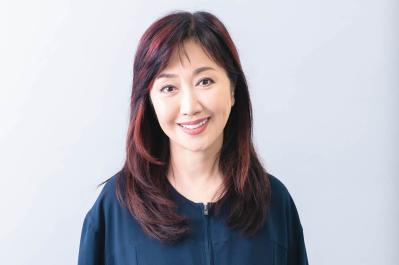 【伍代夏子さん】がウォーキングポーズを披露！無理なく歩く「足活」のコツとは？