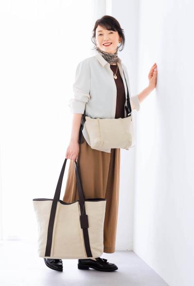 【斜めがけバッグ30選】50代の旅に必須の【斜めがけ＆リュック、キャリー、トート、ボストン】スタイリストが太鼓判を押す機能性とおしゃれ（サムネイル画像30）