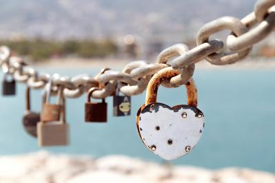 夫婦のすれ違い、嵐の前夜——80歳の元ミス日本代表・谷 玉惠さんが描く、愛のゆらぎ【私小説・透明な軛#3】