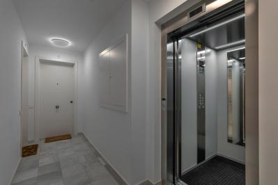 夫婦のすれ違い、嵐の前夜——80歳の元ミス日本代表・谷 玉惠さんが描く、愛のゆらぎ【私小説・透明な軛#3】（サムネイル画像2）