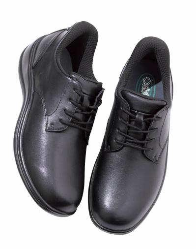 50代のための「ローファー＆スニーカー」【6選】おしゃれと快適さを両立した名品（サムネイル画像5）