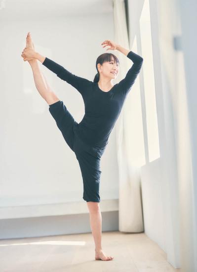 【藤原美智子さん・67歳】しなやかな体と健康をキープする朝の美容ルーティンを大公開！（サムネイル画像8）