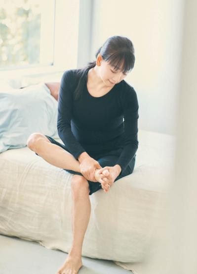 【藤原美智子さん・67歳】しなやかな体と健康をキープする朝の美容ルーティンを大公開！（サムネイル画像3）