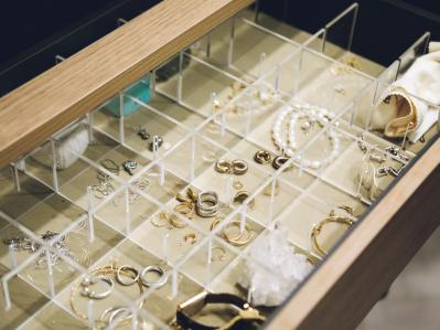 「大好きな服だけで、とことん使い倒す」スタイリスト小山田早織さんのファッションルールとは？（サムネイル画像8）