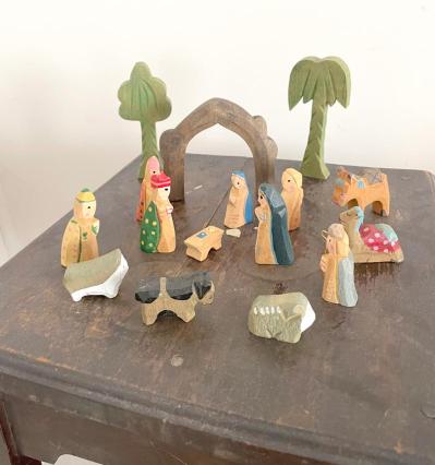 70歳・ひとり暮らしのクリスマス支度【本田葉子さんのおしゃれ】赤白緑の布は腰巻きに！（サムネイル画像4）