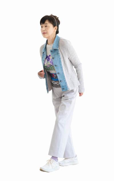 【かたせ梨乃さん】68歳とは思えぬ美ボディを保つ毎朝1時間の習慣とは？ 正しい歩き方も伝授（サムネイル画像6）