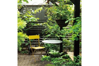 「極小スペースなのにステキ！」目の錯覚テク&便利アイテムで広がるガーデニング計画6選