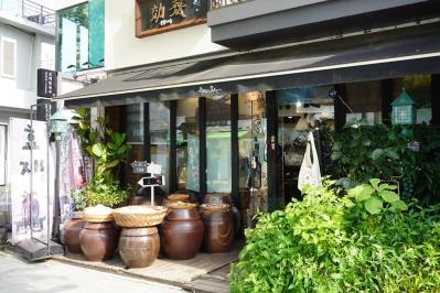 【2025最新 韓国旅行】ソウルで見つけた大人の隠れ道！老舗が並ぶ三清洞と行列必至のすいとん店へ（サムネイル画像13）