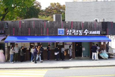 【2025最新 韓国旅行】ソウルで見つけた大人の隠れ道！老舗が並ぶ三清洞と行列必至のすいとん店へ（サムネイル画像18）