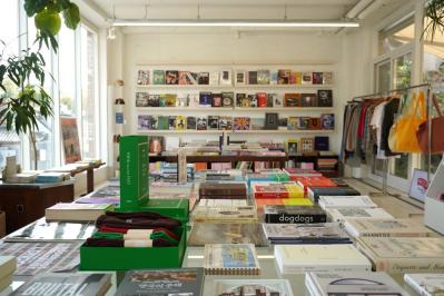 【2025最新 韓国旅行】ソウルで見つけた大人の隠れ道！老舗が並ぶ三清洞と行列必至のすいとん店へ（サムネイル画像8）