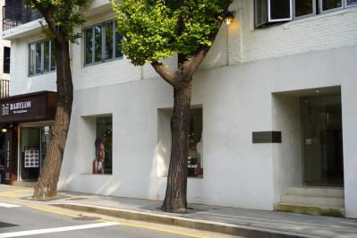 【2025最新 韓国旅行】ソウルで見つけた大人の隠れ道！老舗が並ぶ三清洞と行列必至のすいとん店へ（サムネイル画像16）