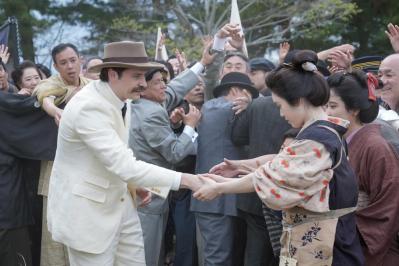 【ばけばけ】「それでも困ったら、私がいます」優しく語りかける錦織（吉沢亮）に、異文化交流の予感［写真多数］（サムネイル画像4）