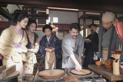 【ばけばけ】「それでも困ったら、私がいます」優しく語りかける錦織（吉沢亮）に、異文化交流の予感［写真多数］（サムネイル画像7）