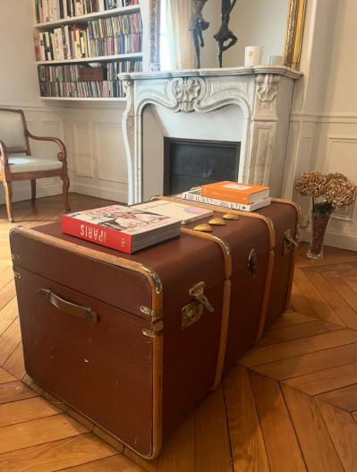 フランス・パリの築140年超のアパルトマン2LDKひとり暮らしのお宅拝見。50代マダムのセンスの良いインテリアとは？【前編】（サムネイル画像4）